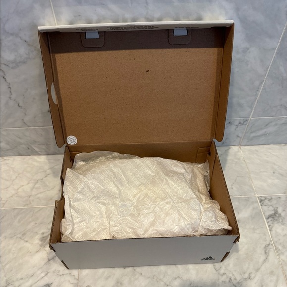 NEW! Toddler Boys Adidas Sneakers. Size 11K. White with camo stripes. - Picture 6 of 7